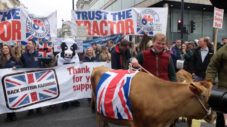 Farmers march to London