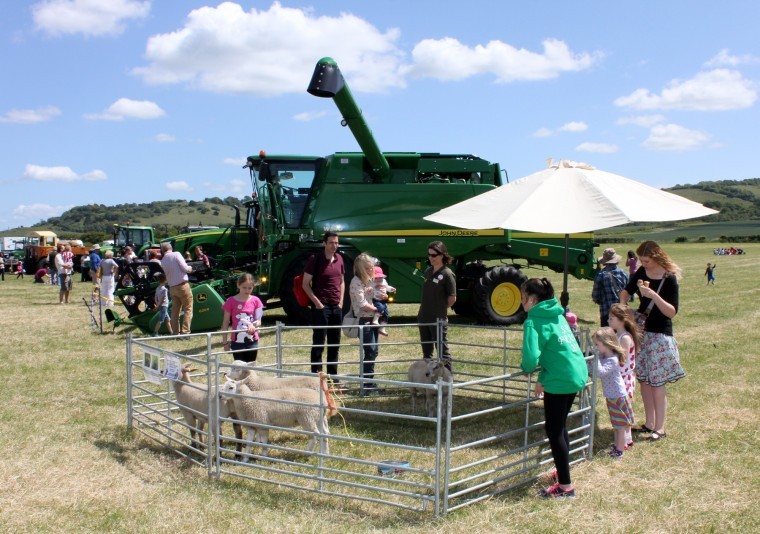 John Deere supports Open Farm Sunday 2016