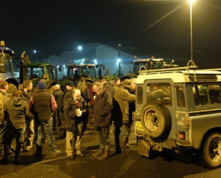 Co-op distribution centre blockaded by dairy supporters