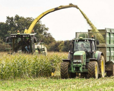 Kent teenager Emma chooses tractor driving over working with livestock