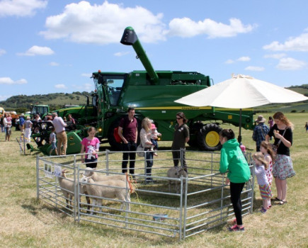 John Deere supports Open Farm Sunday 2016