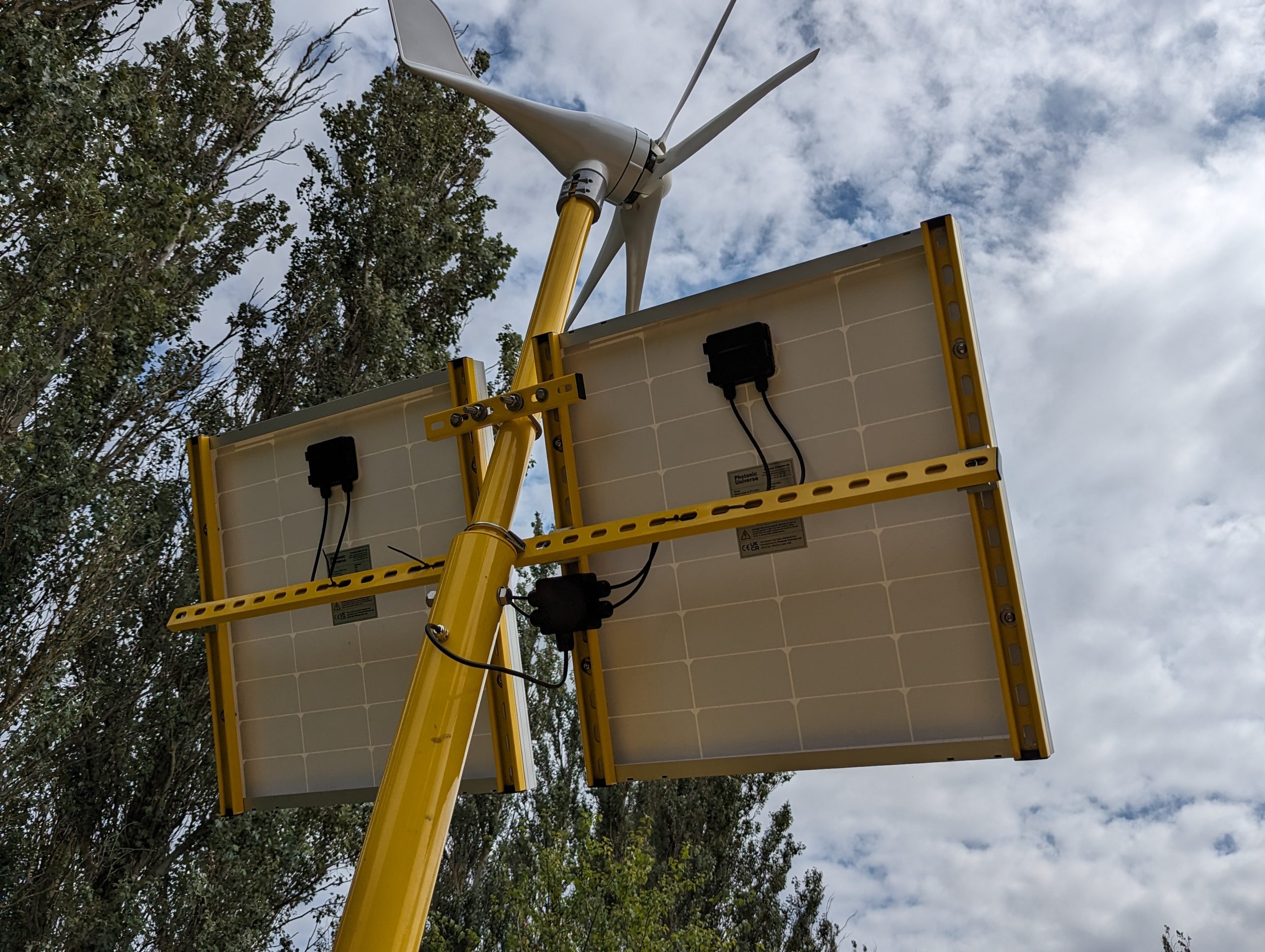 UK’s first wind and solar powered defibrillator and bleed control