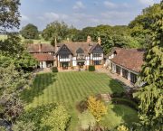 Versatile East Kent property with vineyard